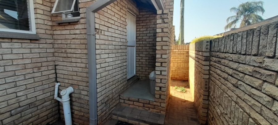 To Let  Bedroom Property for Rent in Wilkoppies North West